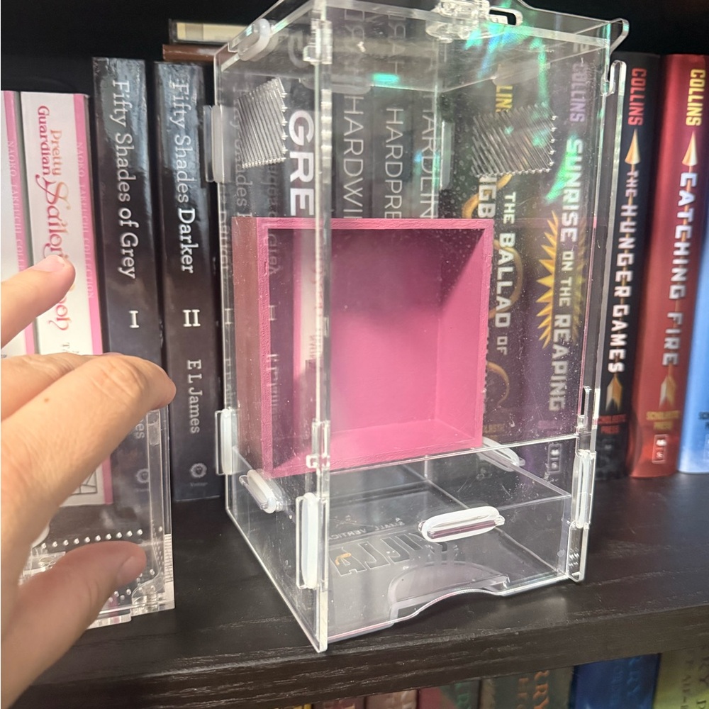 5 Clear Acrylic Spider Storage